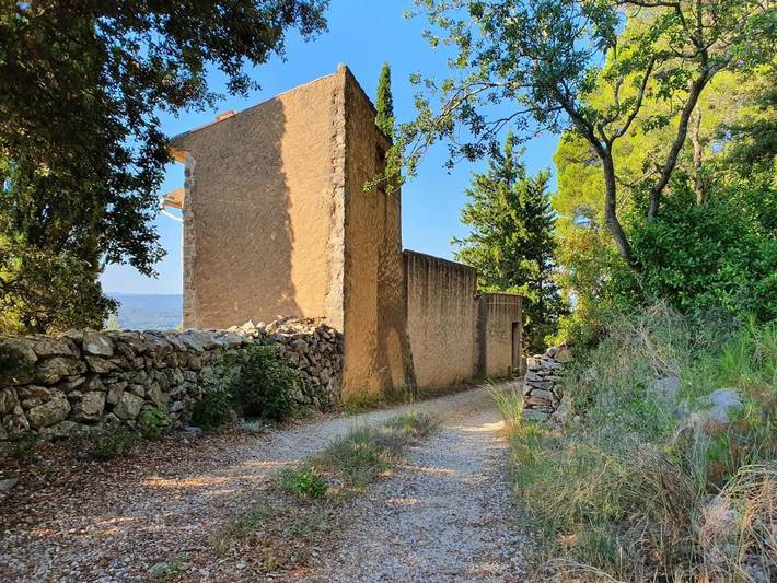 Chambre d’hôte pour 2 personnes, avec terrasse ainsi que vue et jardin à Cotignac - 3