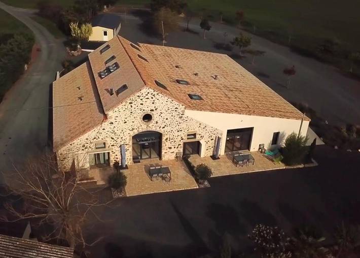 Gîte pour 2 personnes, avec bassin pour enfant et vue ainsi que jardin et piscine, adapté aux familles dans Sèvremoine - 4