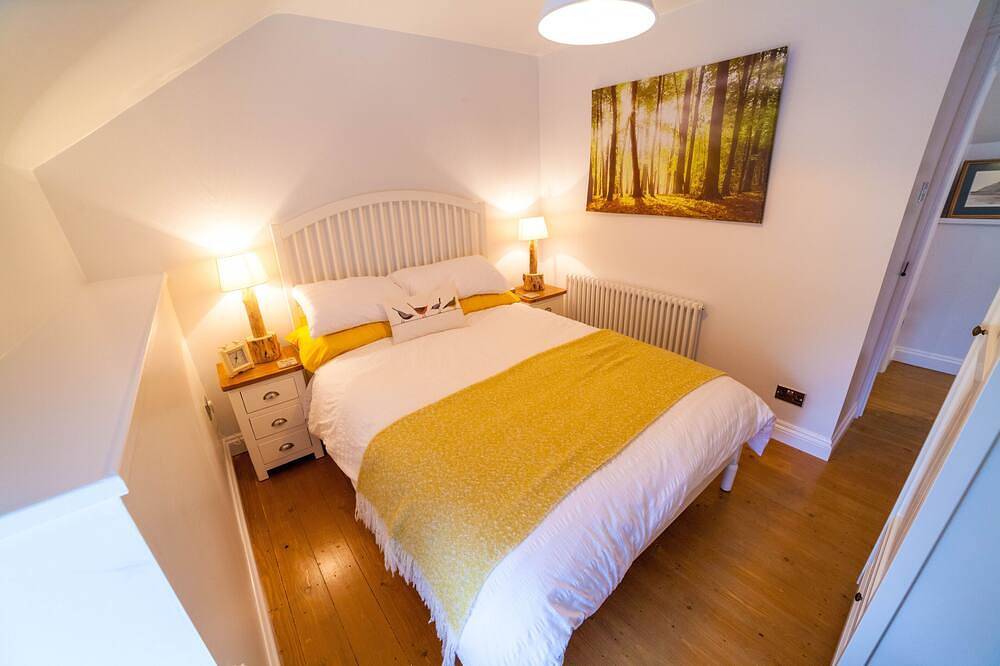 Colby Cottage, Wynd Hill Hideaway - walk to coast path, beach and pub! in Manorbier, Pembrokeshire