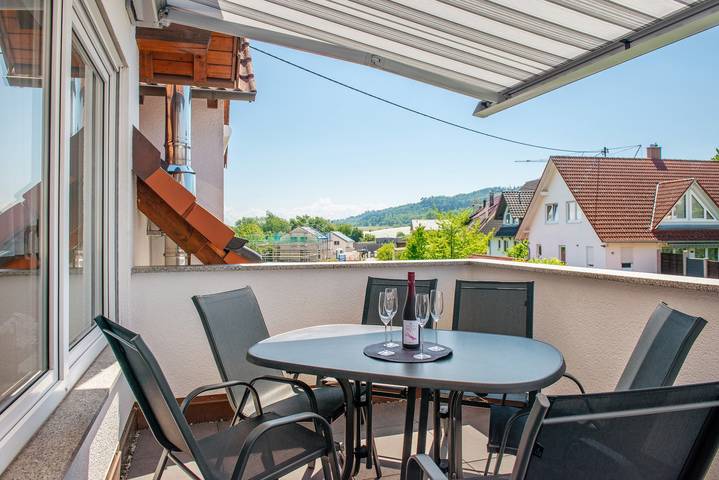 Ganze Wohnung, Ferienwohnung 'Balkon' mit großem Südbalkon und Wi-Fi in Uhldingen-Mühlhofen, Region Bodensee-Oberschwaben