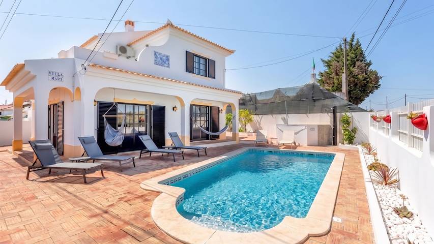 Maison de vacances pour 6 personnes, avec Balcon et Terrasse ainsi que Jardin et Piscine