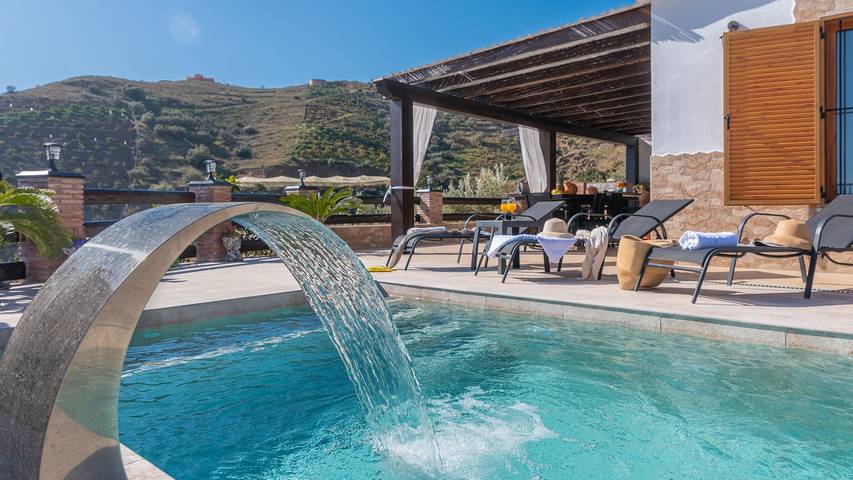 Villa für 4 Personen, mit Pool und Balkon/Terrasse in Torrox - 3