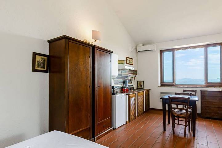 PoloTuristicoUmbria Rustico Vista Lago Apt Aratro in Passignano sul Trasimeno, Lago Trasimeno