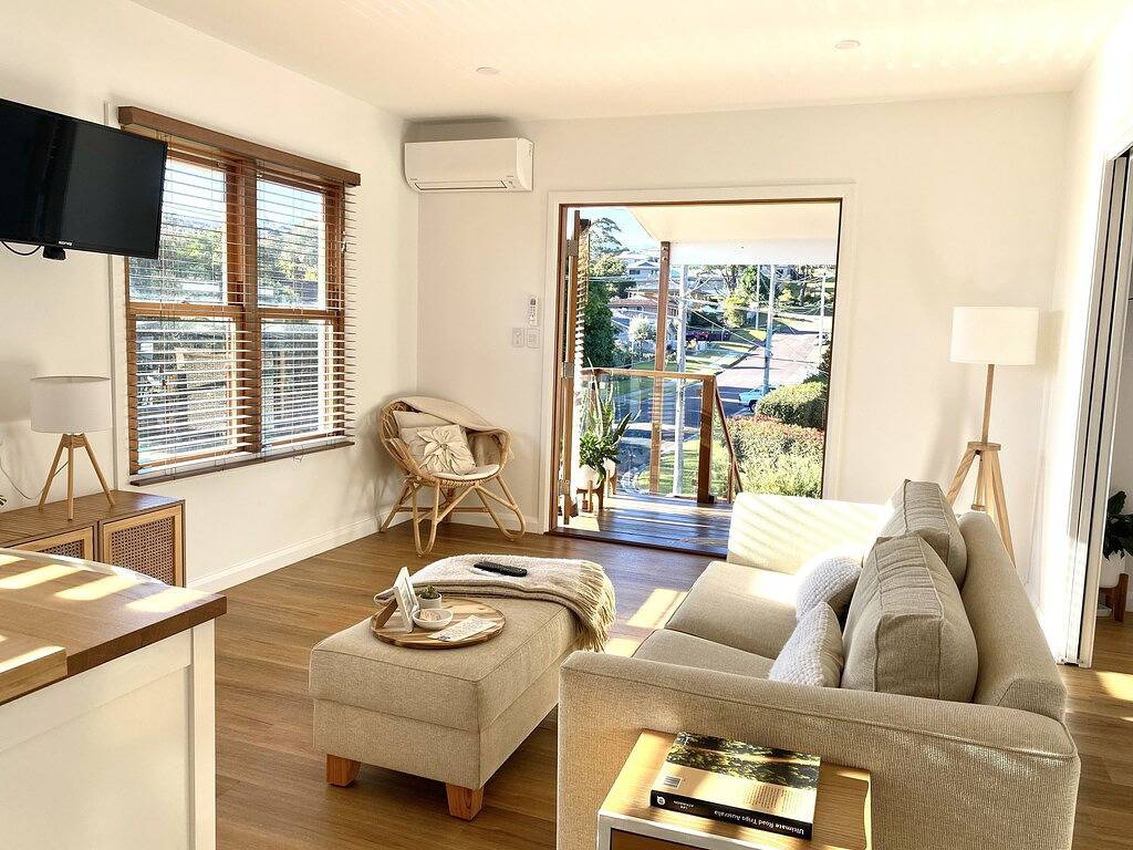 1 Hour from Sydney 500 meters to Terrigal beach, restaurants and night life. in Terrigal, New South Wales