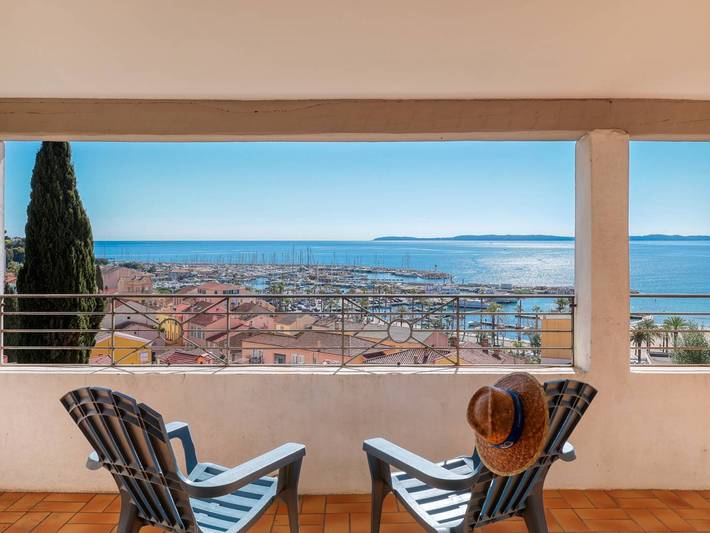 Villa pour 6 personnes, avec Terrasse et Vue dans Le Lavandou