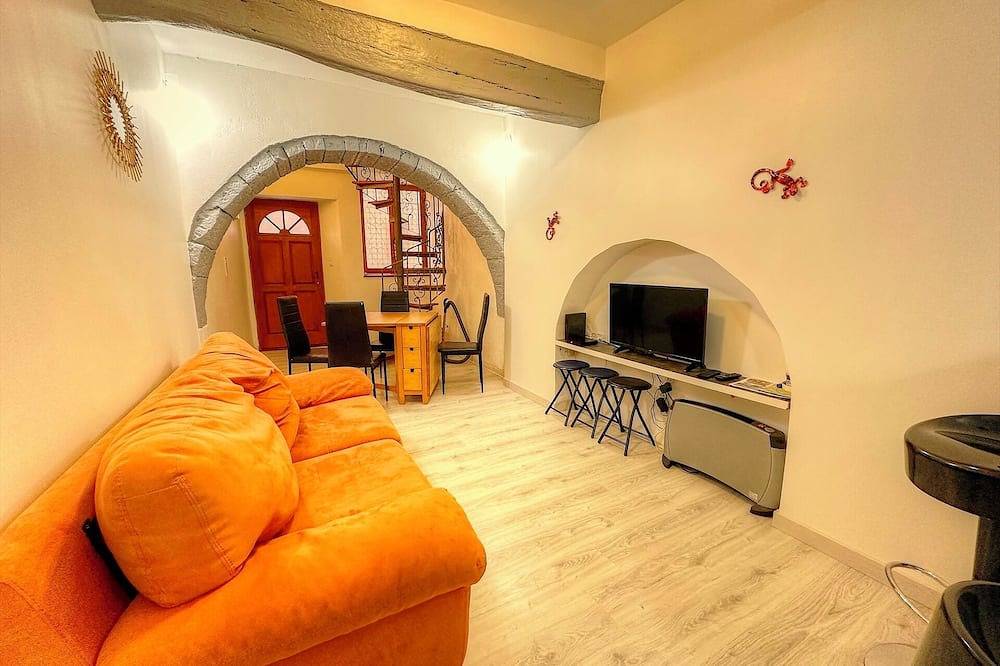 Village house in Aups, 15 minutes from the Gorges du Verdon in Aups, Brignoles region