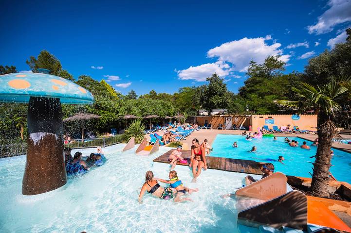 Mobil home pour 5 personnes, avec terrasse à Villecroze - 2