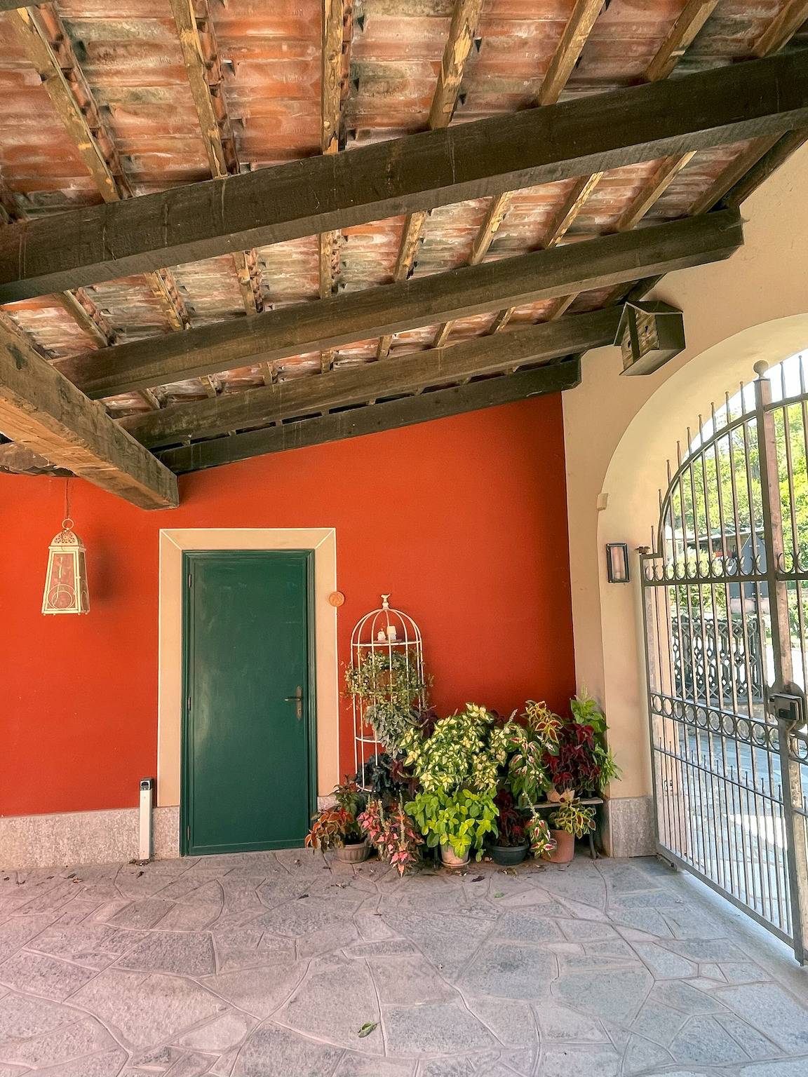 Entire apartment, Apartment 'Aperegina' with Private Garden and Wi-Fi in Castellinaldo, Langhe