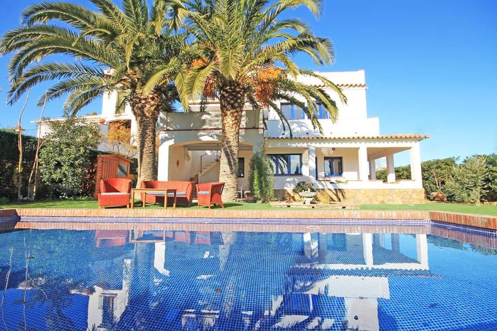 Casa rural para 8 personas, con Terraza y Jardín en Alt Empordà