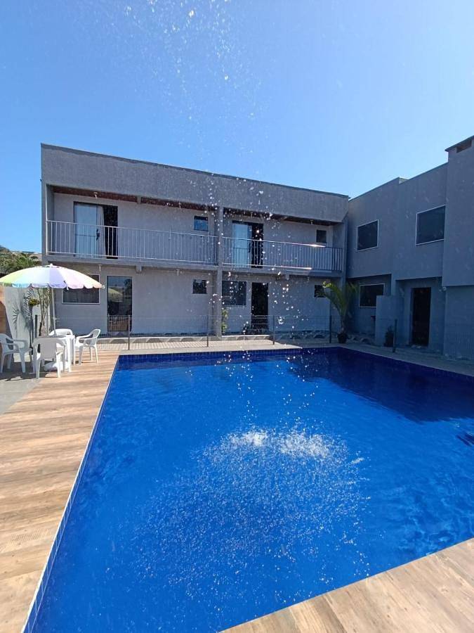 Casas e apartamentos de temporada para 8 pessoas, com balcão e vista e ainda piscina, adaptado a crianças em Pontal do Paraná