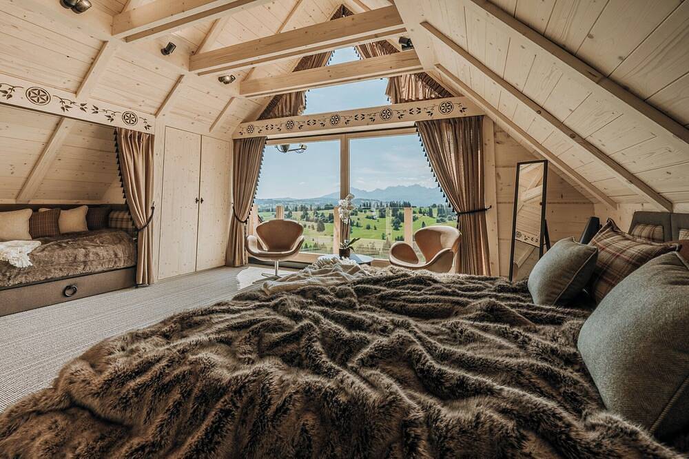 Luxury mountain chalet, wooden house, Tatra Bjerge View, tatra mountains in Karpaty (Polska)