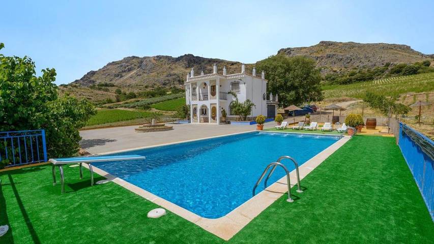 Casa rural para 13 personas, con Terraza además de Jardín y Piscina en Trasmulas
