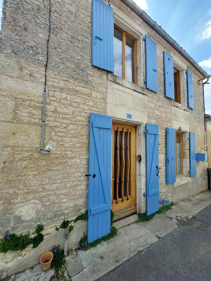 Two-Bedroom House in Coulon, Région de Niort