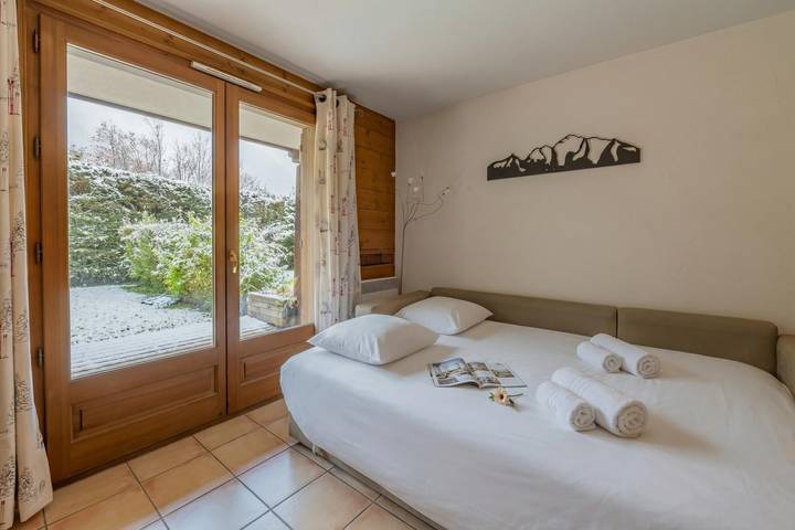 Ganze Wohnung, Apt Les Capucins Quiet Chamonix Base w/ Private Garden in Chamonix, Region Bonneville