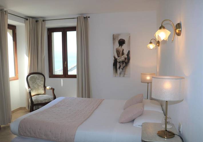 Chambre d’hôte pour 5 personnes, avec jardin ainsi que vue et terrasse à Nonza