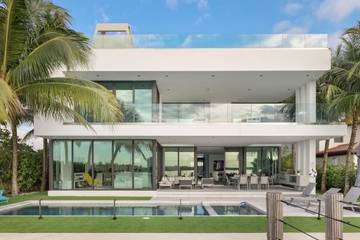 Vacation Rental for 9 Guests in North Bay Village, Florida, Picture 1
