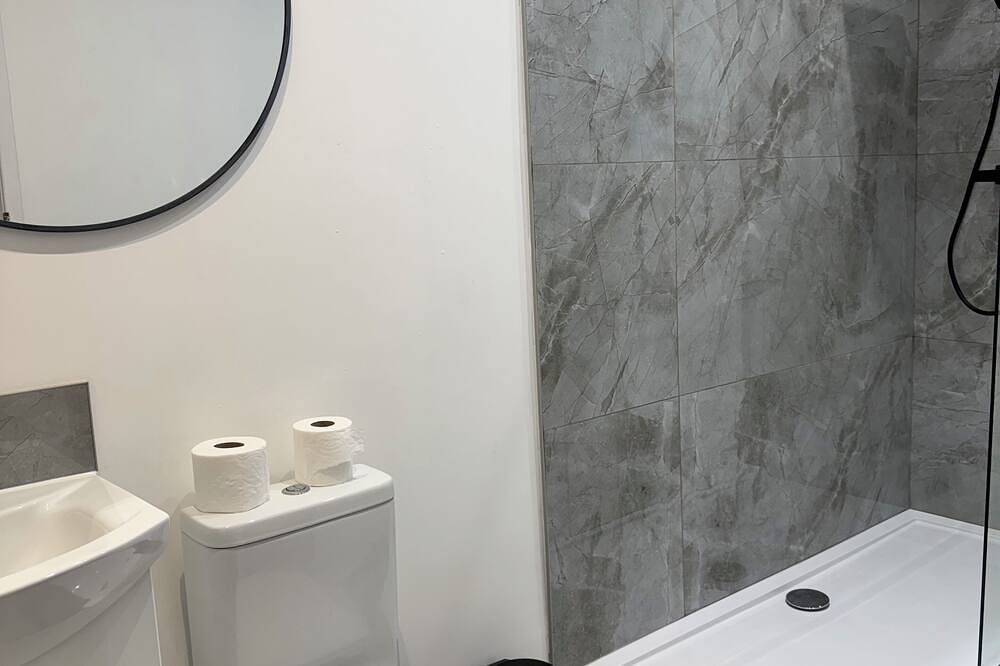 Entire apartment, Spacious refurbished centrally located maisonette in Sunderland
