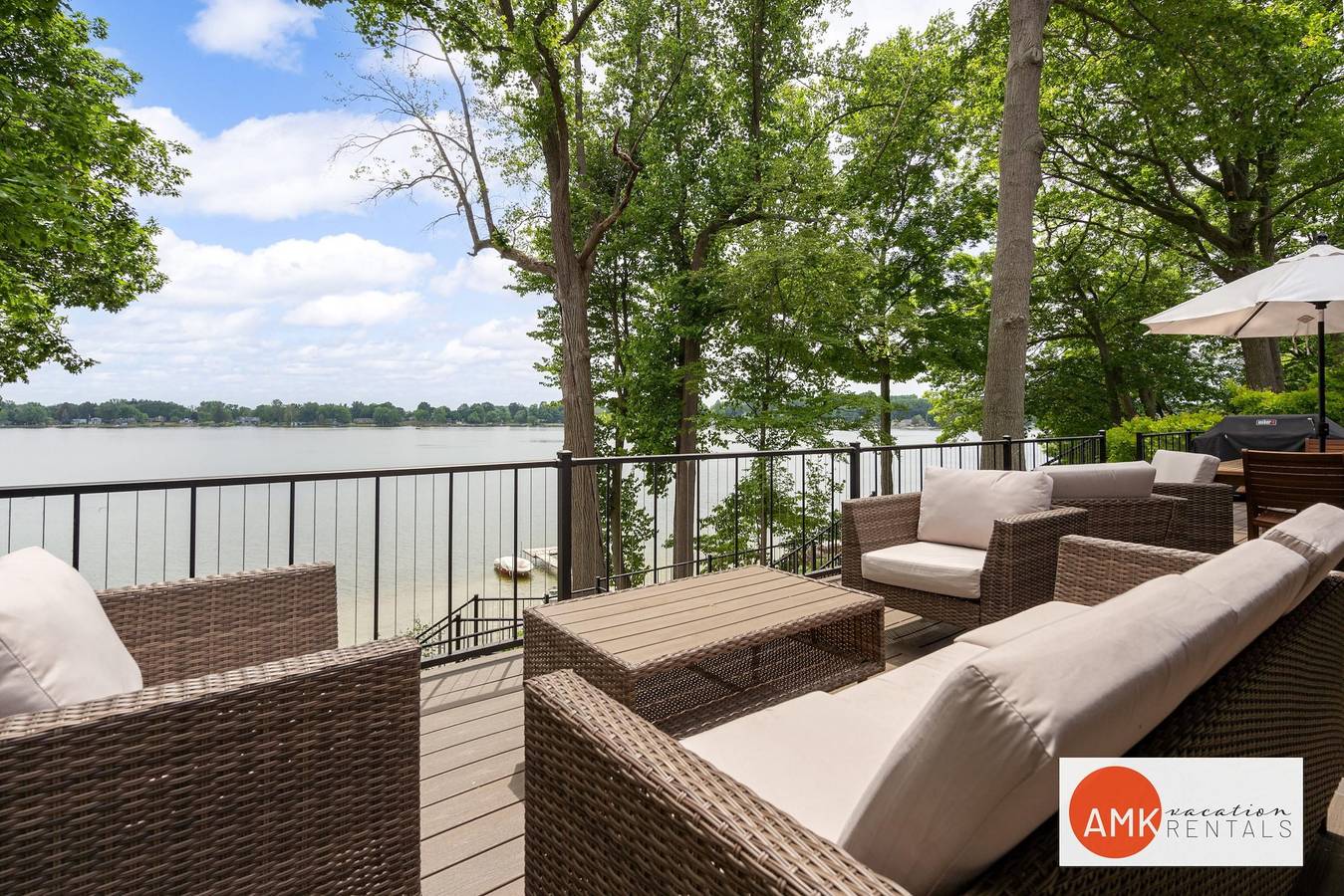 The Glistening Grape - Lakeside Getaway in Condado de Allegan