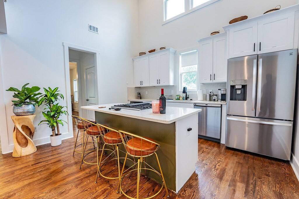 Modern Luxury Home Minutes from Atl Airport & Downtown in East Point, Fulton County