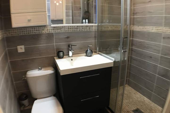 Gîte pour 2 personnes, avec terrasse et piscine dans Office De Tourisme Et Des Congres De Nice - 3