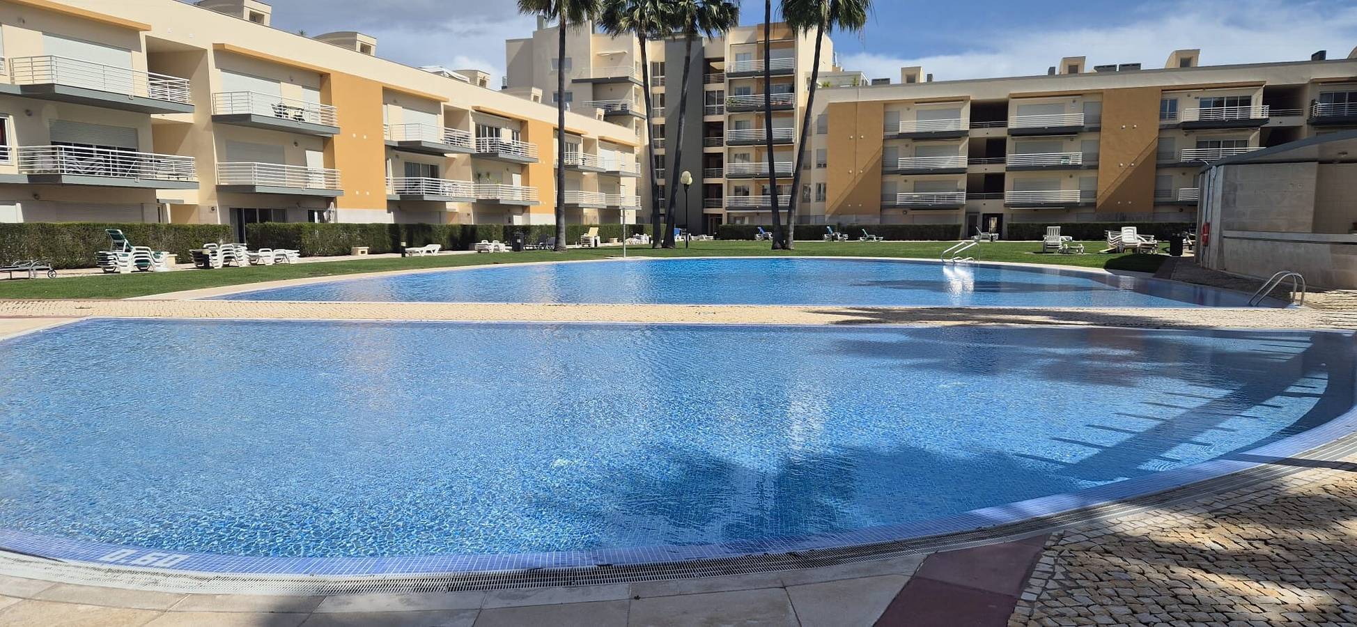 Holiday Home 'Brisa Do Mar Moura Beach' with Shared Pool, Shared Garden and Wi-Fi in Vilamoura, Quarteira