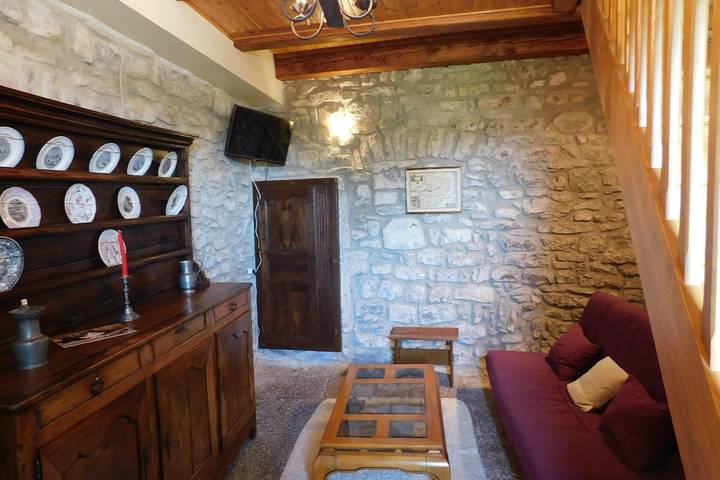 Location de vacances pour 5 personnes, avec terrasse ainsi que jardin et piscine à Labeaume - 4