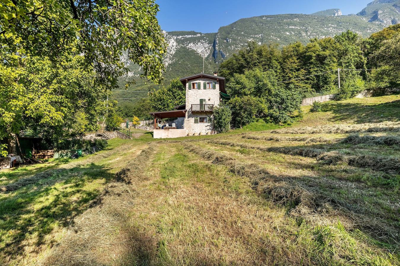 Gehele studio, Studio 'Panoramic Green' met uitzicht op het meer, privéterras en wifi in Malcesine, Garda Bergen