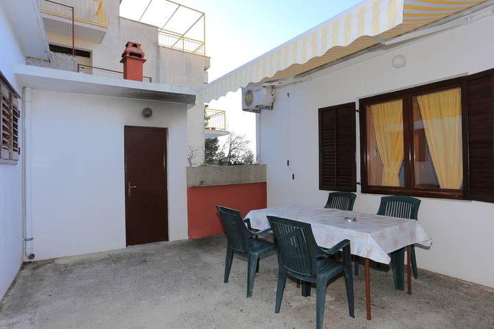 Apartament wakacyjny dla 5 osób, z balkon/ taras w Mimice