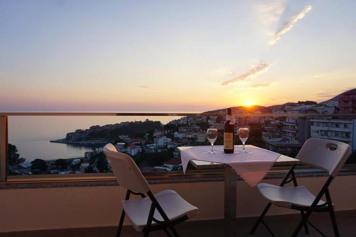 Maison d’hôte pour 2 personnes, avec terrasse ainsi que jardin et vue au Monténégro