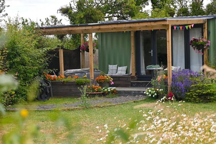Camping für 4 Personen, mit Whirlpool und Terrasse sowie Garten und Ausblick in The Cotswolds