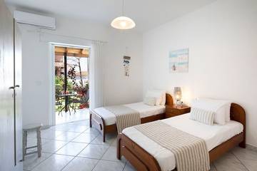 Apartment for 2 People in Agios Gordios, Corfu, Photo 1