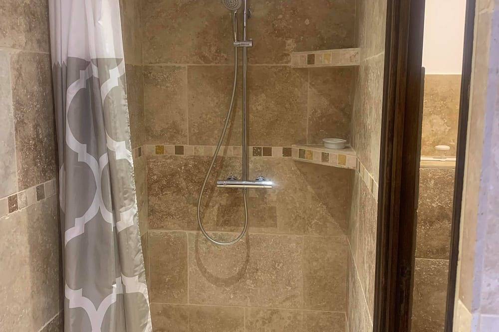 Family villa, not overlooked, guaranteed peace and quiet in Cabasse, Región Brignoles