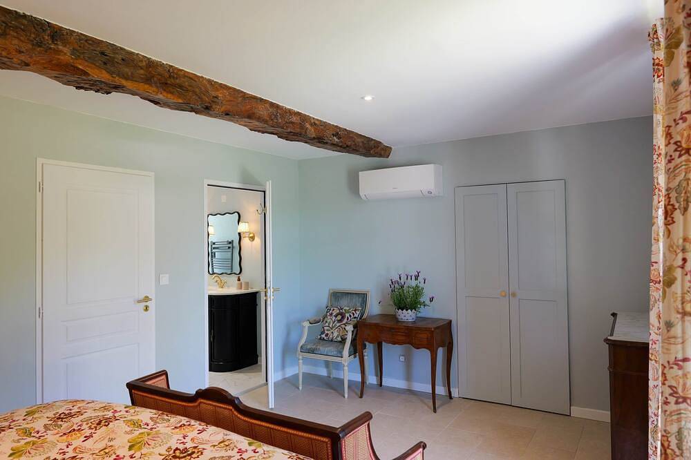 Latour - Spacious elegance in the grounds of Chateau Mirabel in Puylaurens, Région de Castres