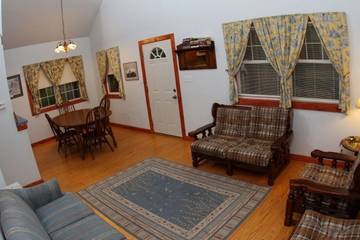 Log Cabin for 8 Guests in Ozark Mountains, Missouri, Picture 3