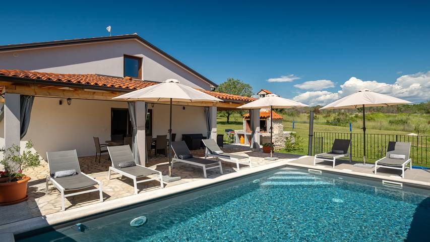 Villa für 8 Personen, mit Terrasse und Garten in Kroatien