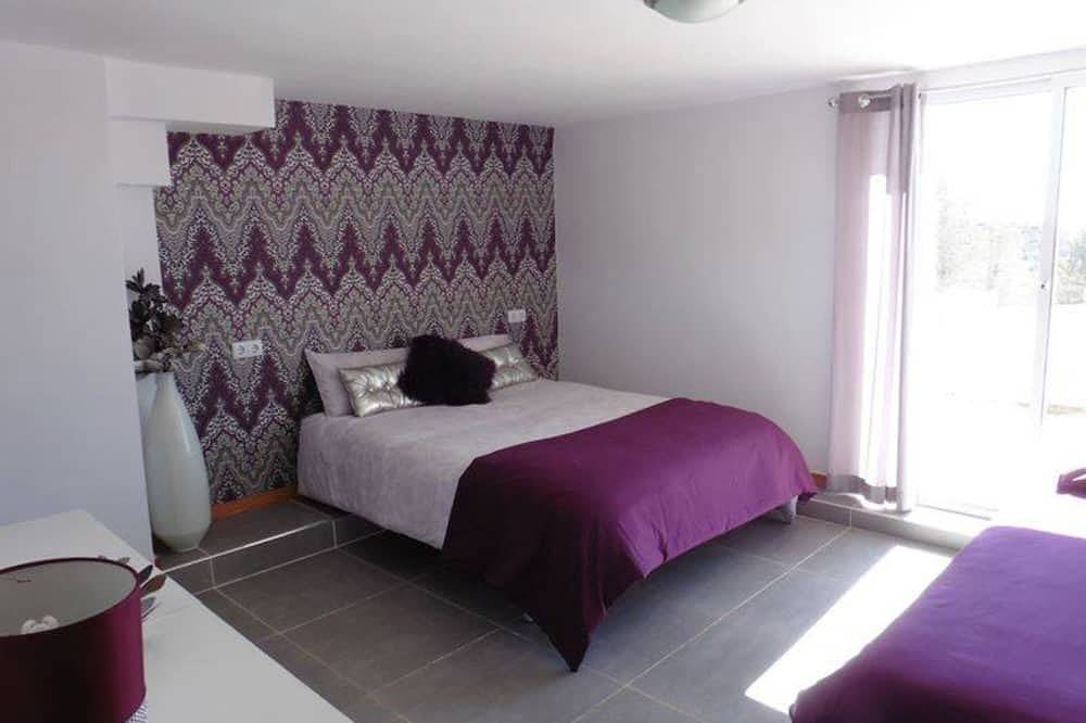 Water Slide, Beer Tap, Games Room, Play Park, 2 Kitchens - Space & Fun! in Busot, Costa Blanca
