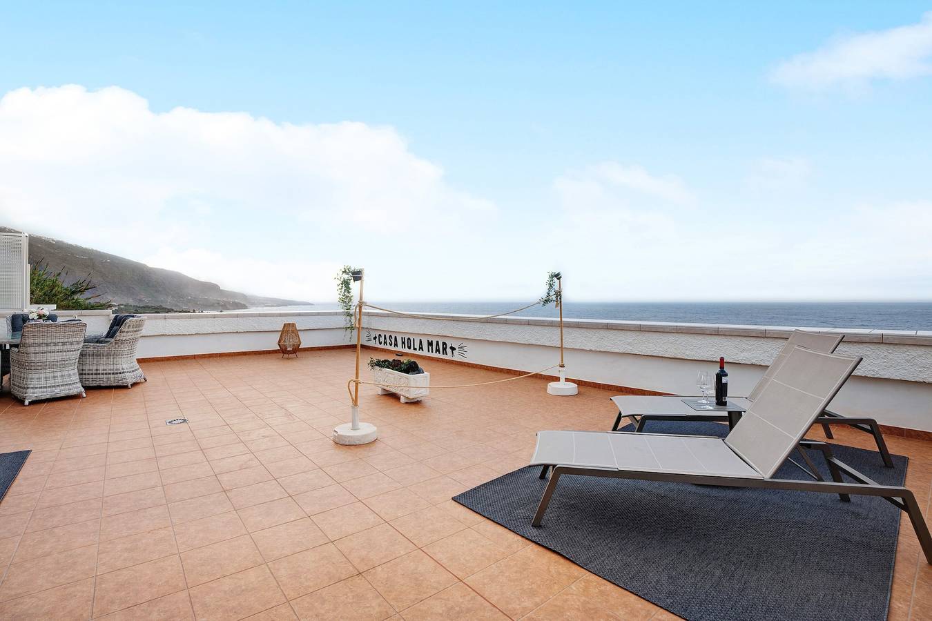 Apartamento entero, Apartamento "Casa Hola Mar" en primera línea con vistas infinitas al mar in Playa de los Roques, Los Realejos