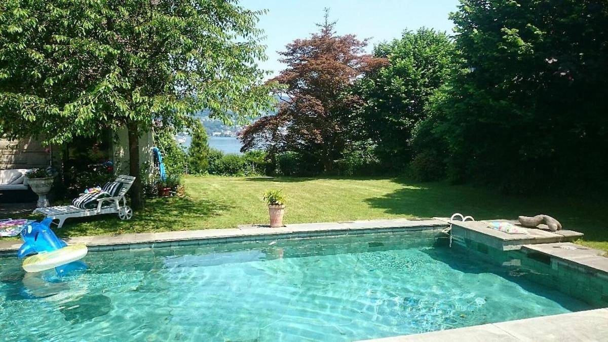 Mansion at the lake, Pool, Sauna and Boat in Käpfnach, Horgen
