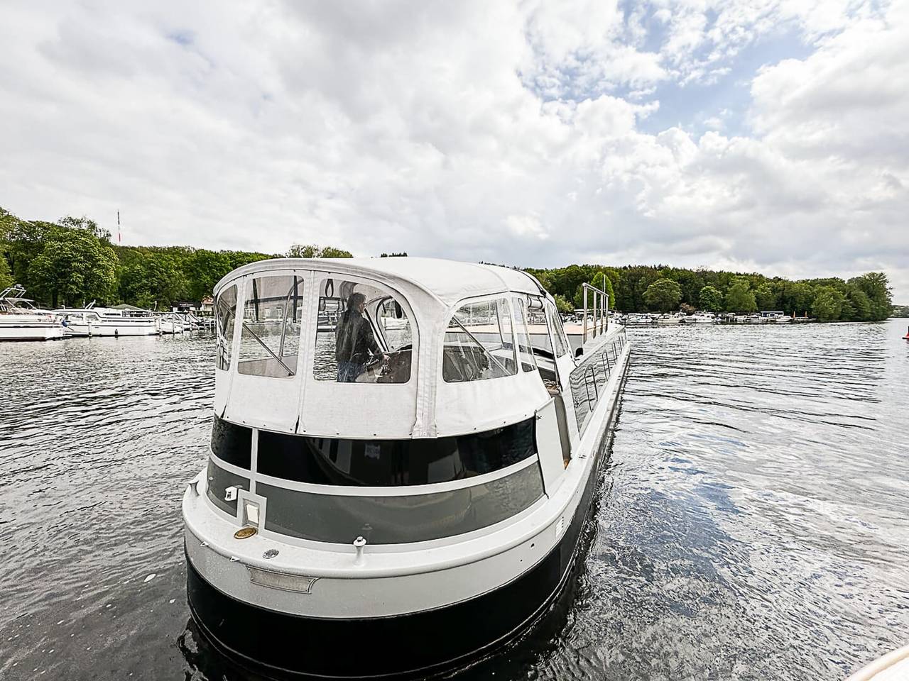 Schwimmendes Wohnboot in Berlin in Berlin Wilhelmstadt, Berlin