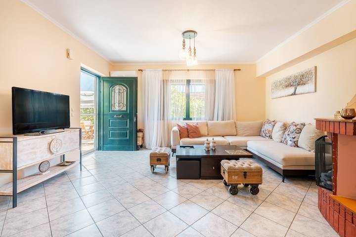 Country House 'Villa Di Lucia' with Mountain View, Wi-Fi and Air Conditioning in Salakos, Rhodes