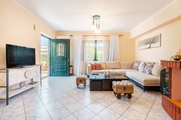 Villa for 6 Guests in Rhodes, Dodecanese, Picture 4