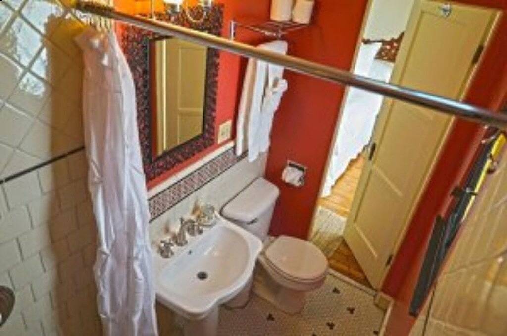 Charming Yellow Cottage Blocks zum Strand und Dorf in Laguna Beach, Orange County