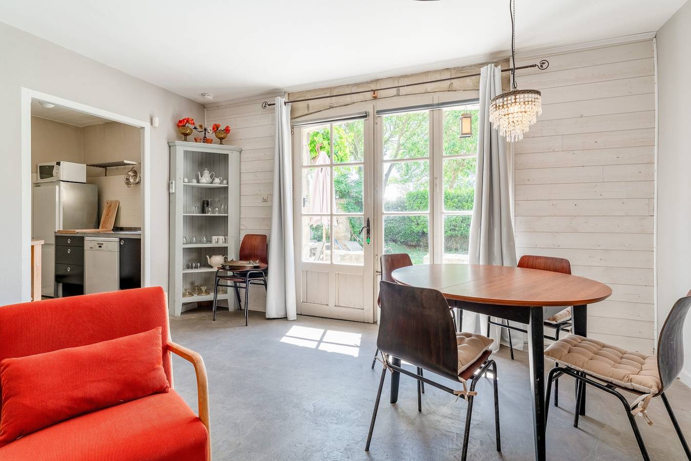 Holiday Home 'Renoir - Mas De Rey' with Private Terrace, Shared Garden and Wi-Fi in Arpaillargues-et-Aureillac, Nimes region