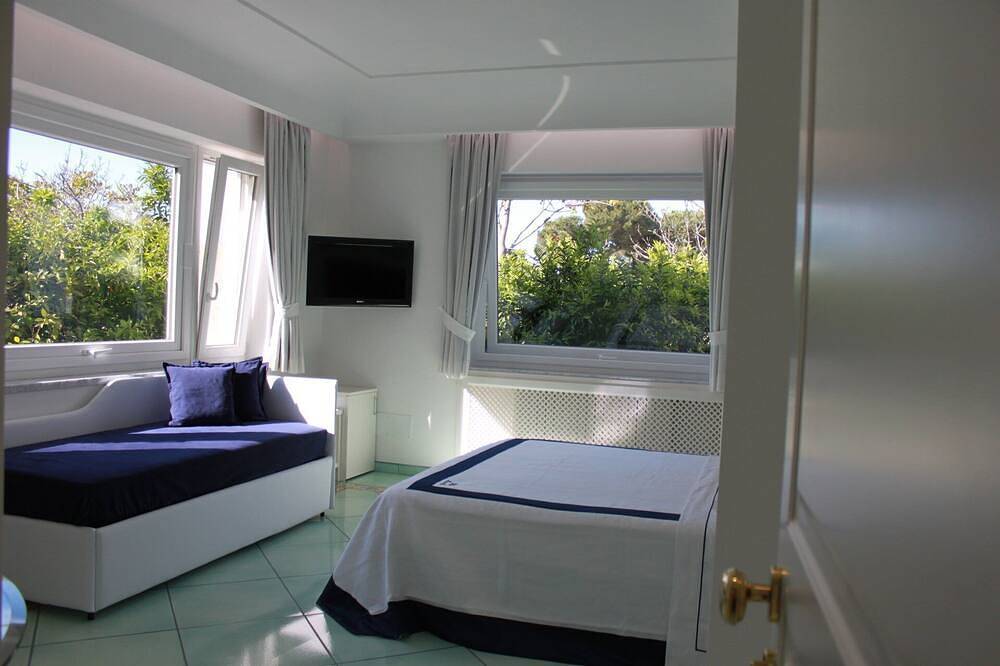 Elegant Mediterranean-style residence to enjoy the beauty of Ischia. in Casamicciola Terme, Ischia