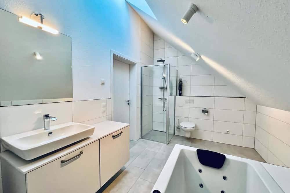 Ganze Wohnung, Ferienwohnung S9 Nina, mit 93qm, 2 Schlafzimmer, max. für 5 Personen in Endingen am Kaiserstuhl, Endingen