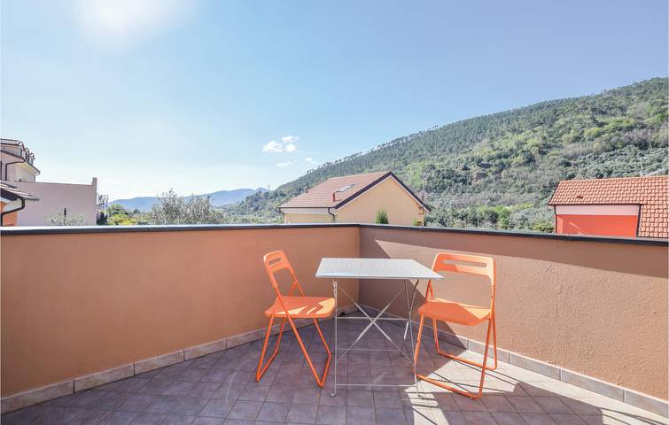 Location de vacances pour 6 personnes, avec terrasse et jardin, animaux acceptés à Cisano sul Neva - 4