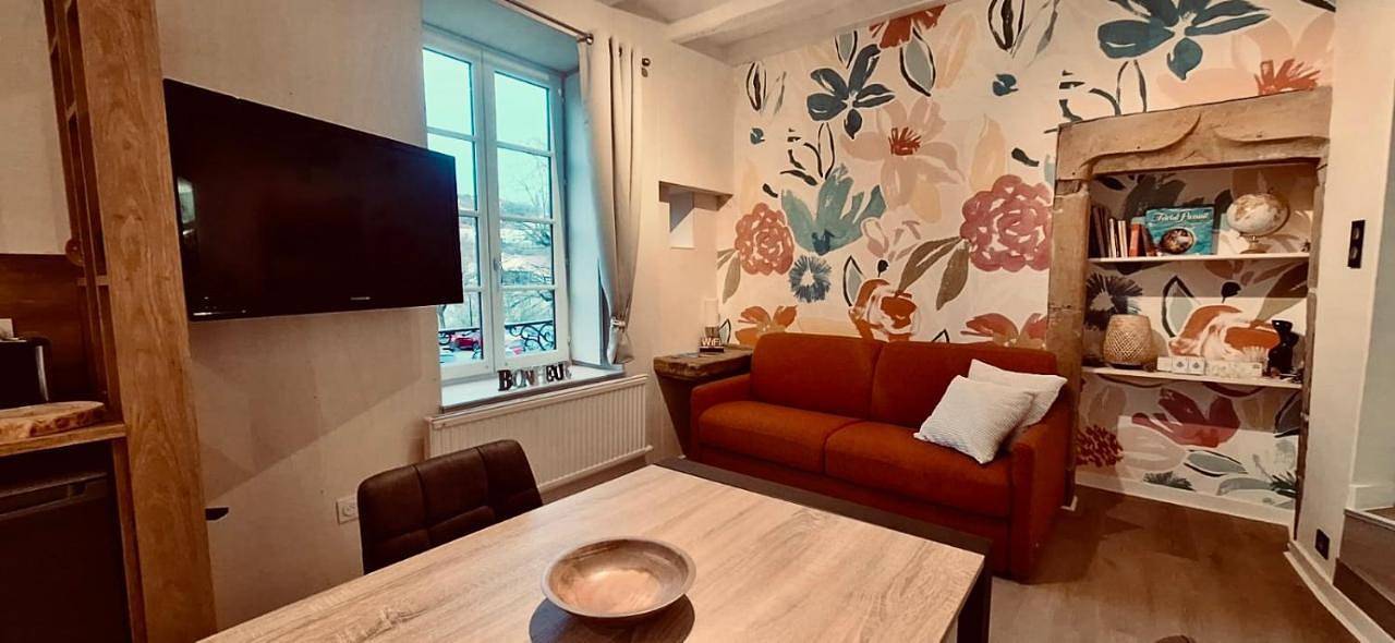 Appartement entier, Two-Bedroom Apartment in Éveux, Lyon et ses environs