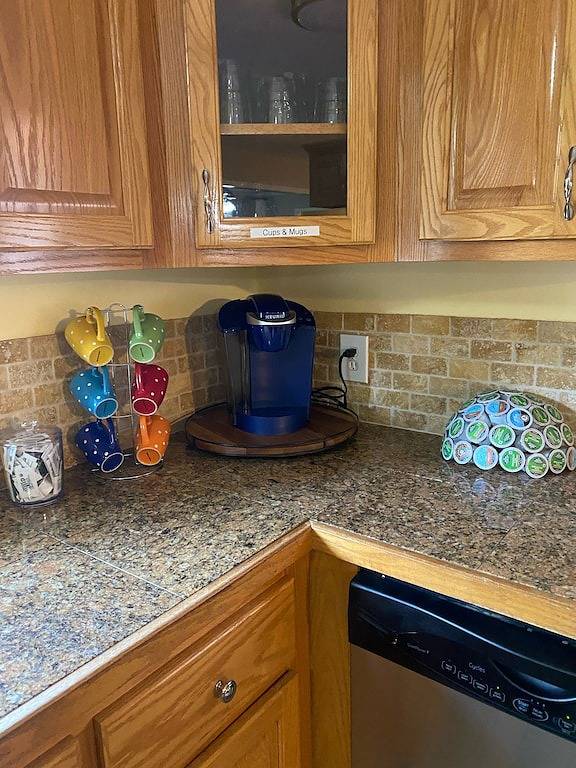 Kozy Kennesaw home near Ksu and Lakepoint Sports in Cobb County