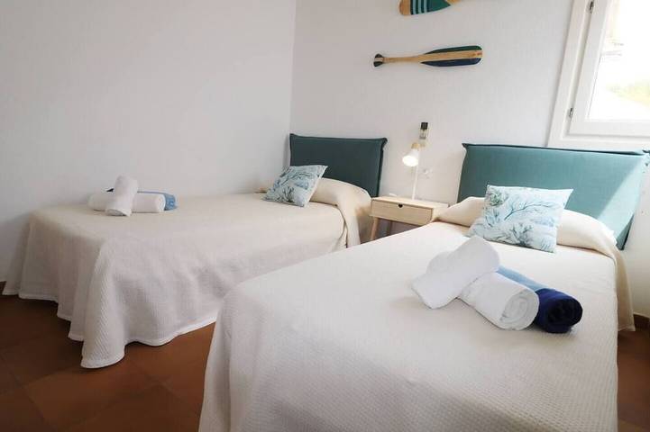 Villa Las Marinas 3, piscine et à 5 minutes de la mer in Arenal d'en Castell, Es Mercadal