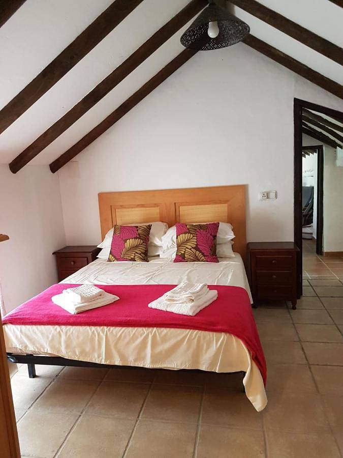 Casa rural para 8 personas, con vistas y terraza además de jardín y piscina, Se admiten mascotas en Iznájar - 4